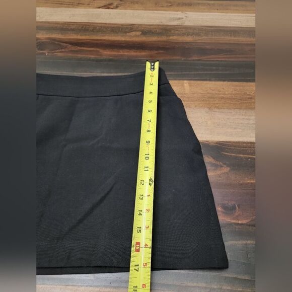 Loft Mini Skirt Solid Black With 2 Side Pockets and Side Zipper A-line Size 10 - Picture 4 of 8